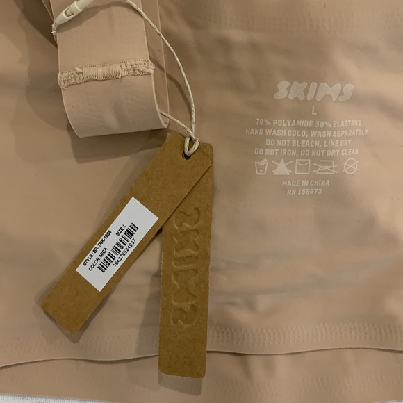 ✨ SKIMS Naked Scoop Tank Bra — Mica (Size L) ✨ - Picture 4 of 8